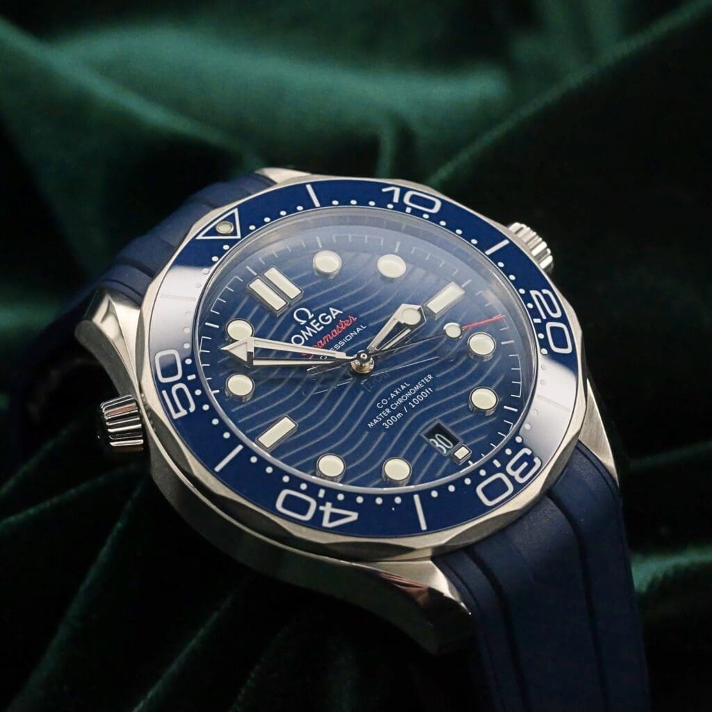 Omega Seamaster Blue Wave Dial Blue Bezel Blue Rubber Strap 41mm MINT CONDITION COMPLETE SET 210.32.42.20.03.001