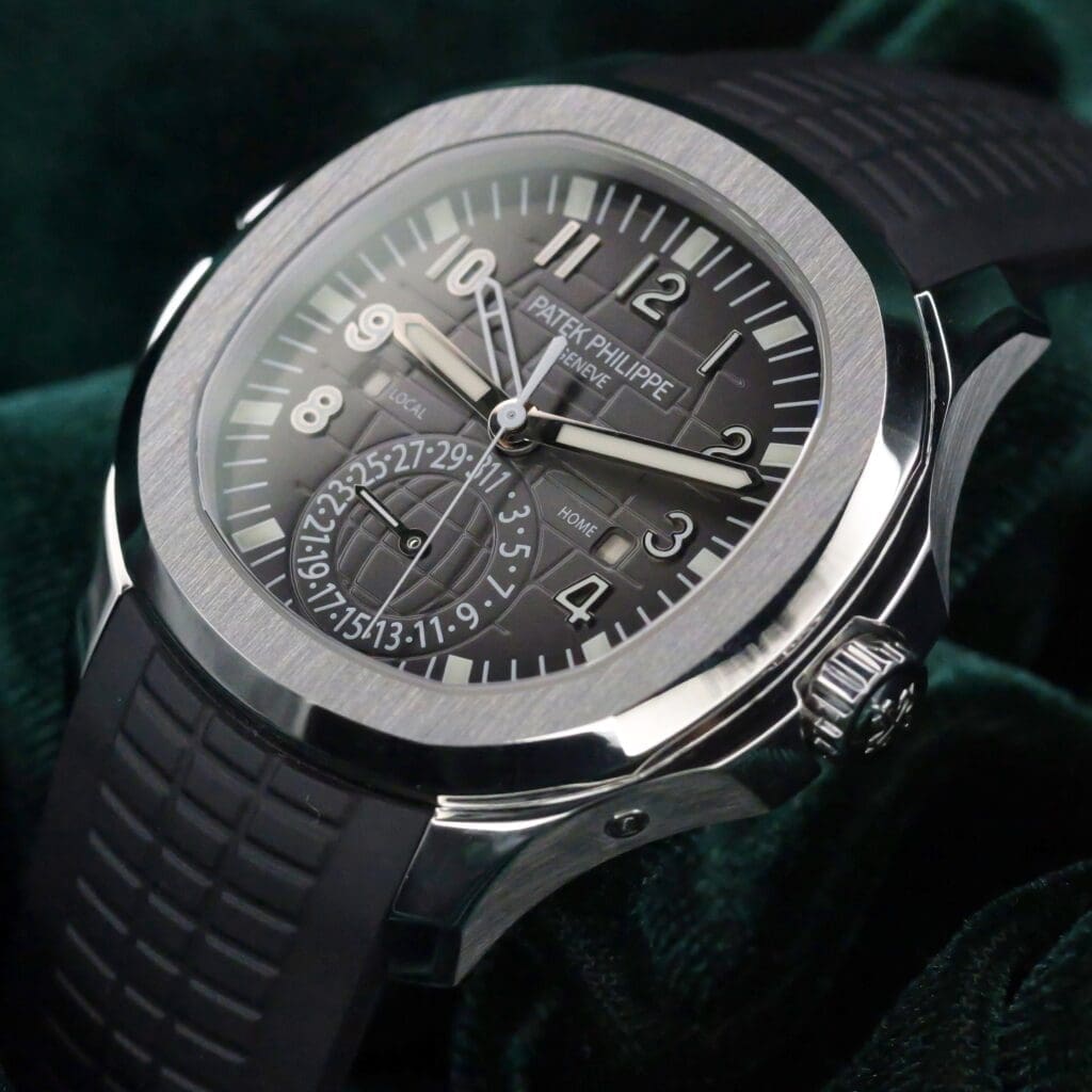 Patek Philippe Aquanaut Travel Time Black Dial Black Rubber Strap Stainless Steel 40mm MINT CONDITION COMPLETE SET 5164A-001