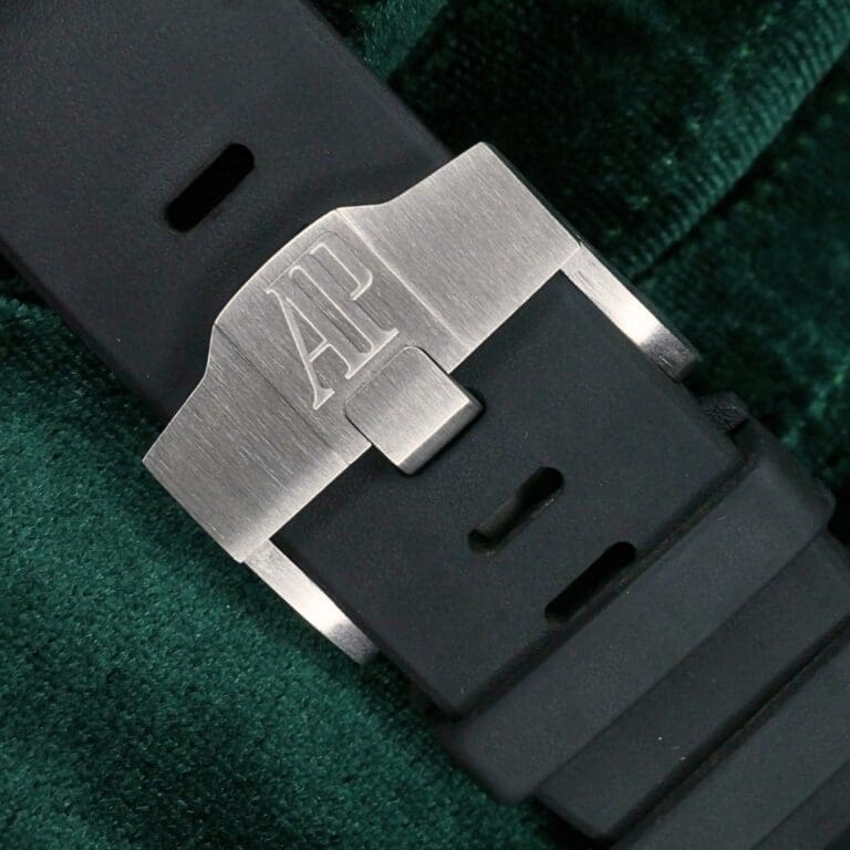 15 - buckle or clasp closed diagonal