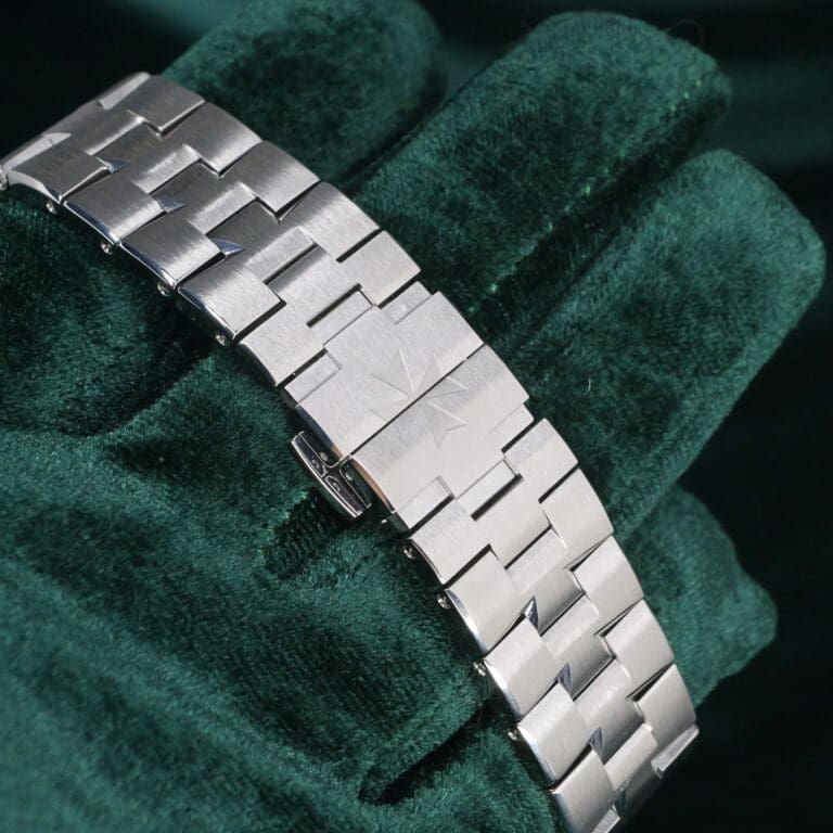 15 - buckle or clasp closed diagonal