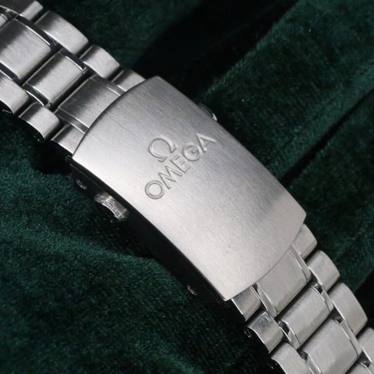 15 - buckle or clasp closed diagonal