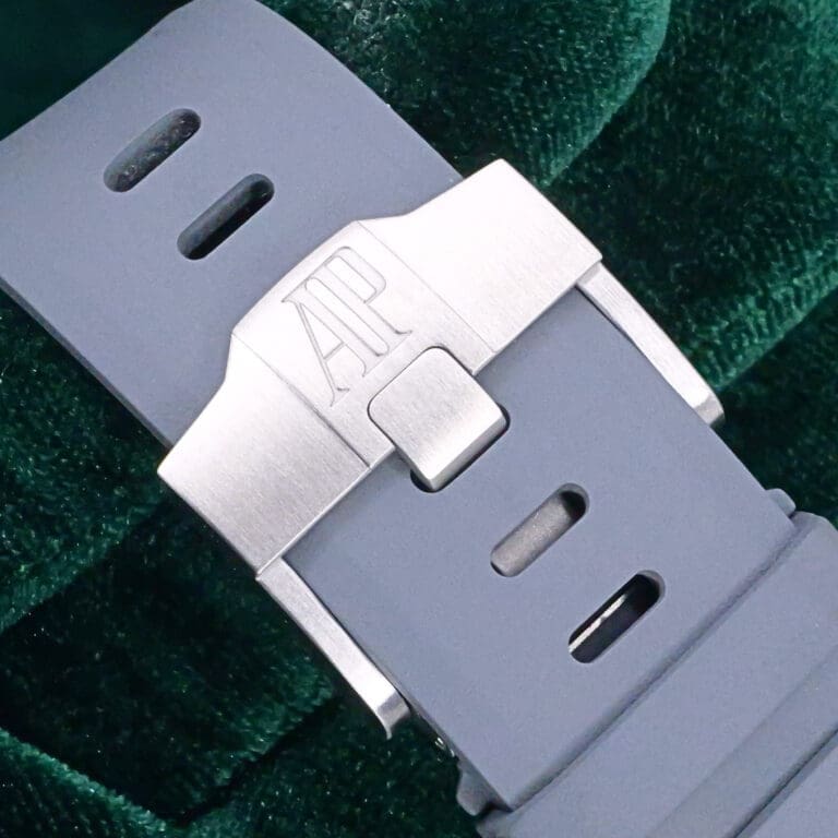 15 - buckle or clasp closed diagonal