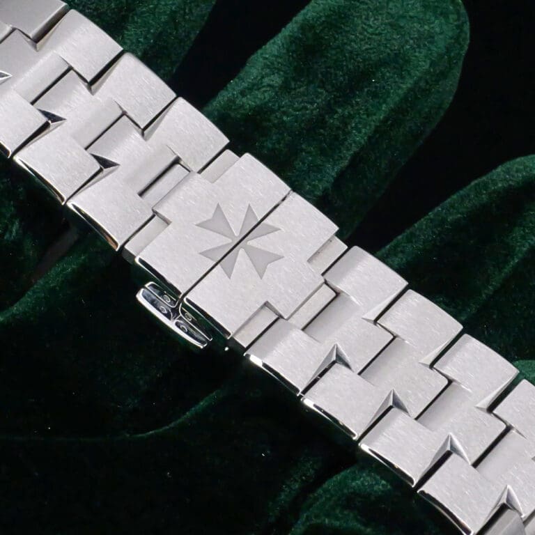 15 - buckle or clasp closed diagonal