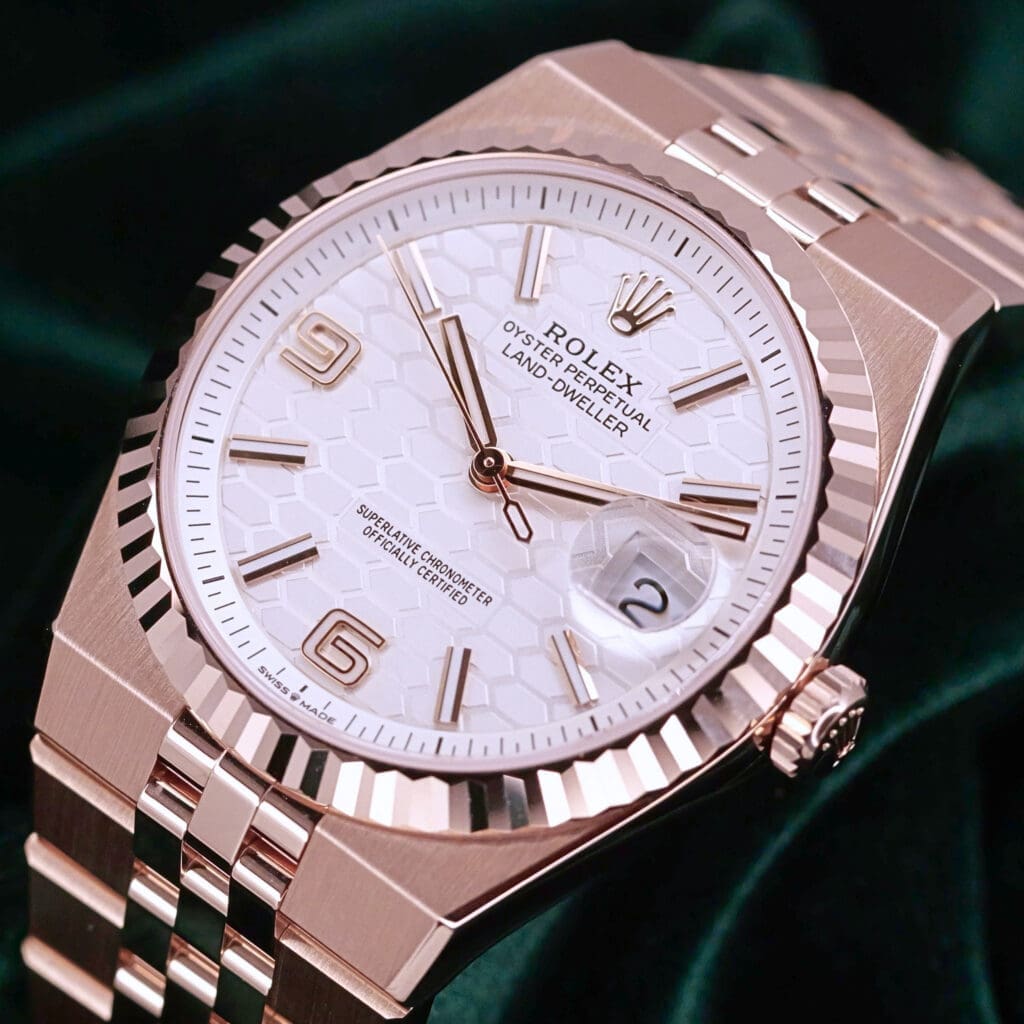 2025 NEW UNWORN Rolex Land-Dweller White Honeycomb Dial Flat Jubilee Bracelet Everose Rose Gold 40mm COMPLETE SET 127335-0001