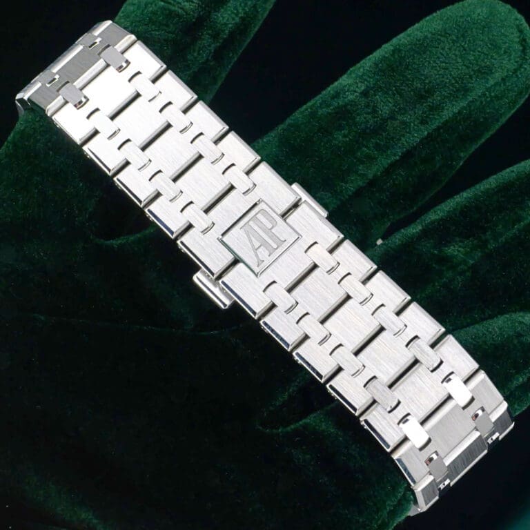 15 - buckle or clasp closed diagonal