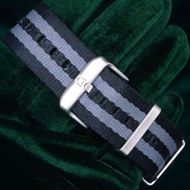 15 - buckle or clasp closed diagonal