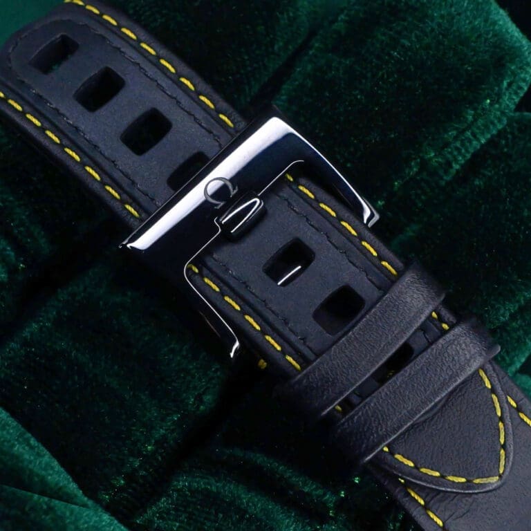 15 - buckle or clasp closed diagonal