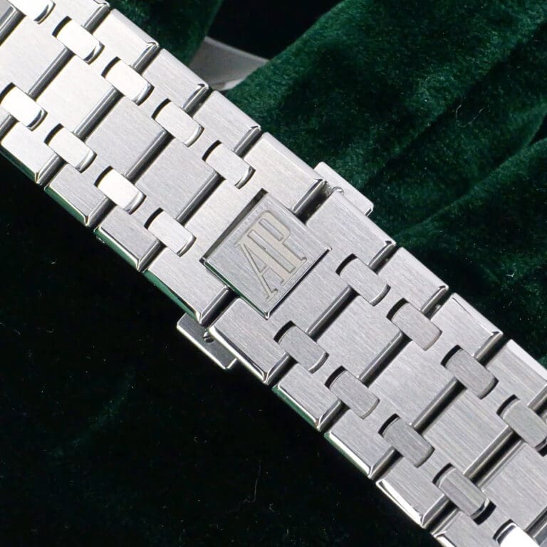 15 - buckle or clasp closed diagonal