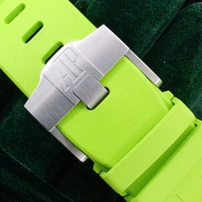 15 - buckle or clasp closed diagonal