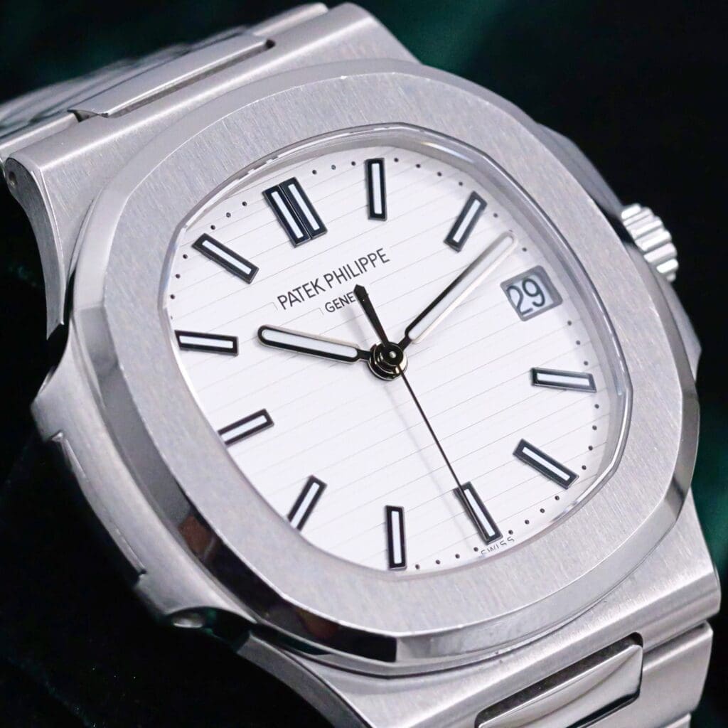 Patek Philippe Nautilus "Piano" White Dial Stainless Steel 40mm MINT CONDITION COMPLETE SET 5711/1A-011