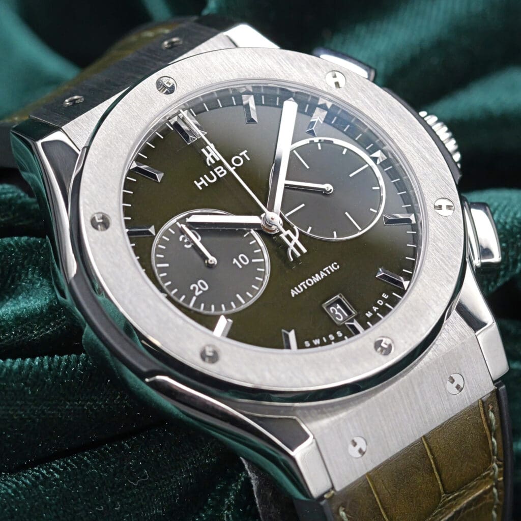 NEW UNWORN Hublot Classic Fusion Green Sunray Dial Titanium Leather Strap 45mm COMPLETE SET 541.NX.8970.RX