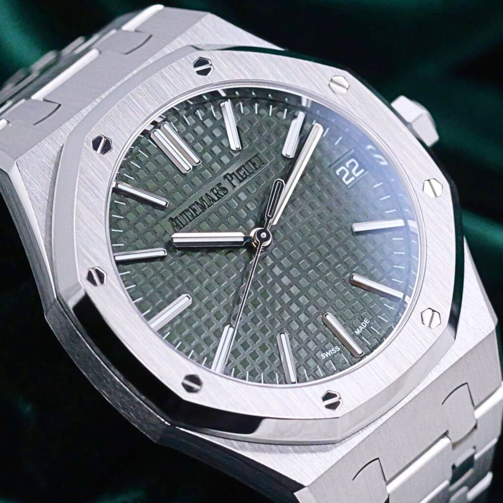 Audemars Piguet Royal Oak Selfwinding Khaki Green Dial Stainless Steel 41mm MINT CONDITION COMPLETE SET 15510ST.OO.1320ST.09