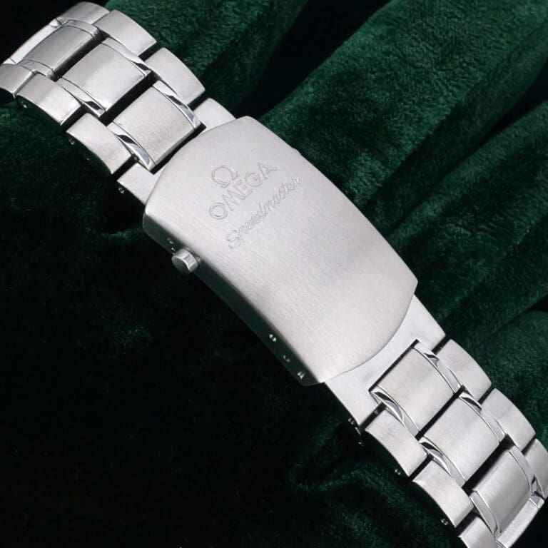 15 - buckle or clasp closed diagonal