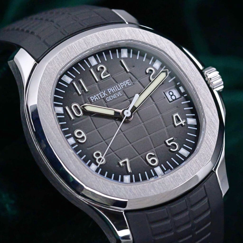 Patek Philippe Aquanaut Black Dial Black Rubber Strap Stainless Steel 40mm MINT CONDITION COMPLETE SET 5167/1A-001