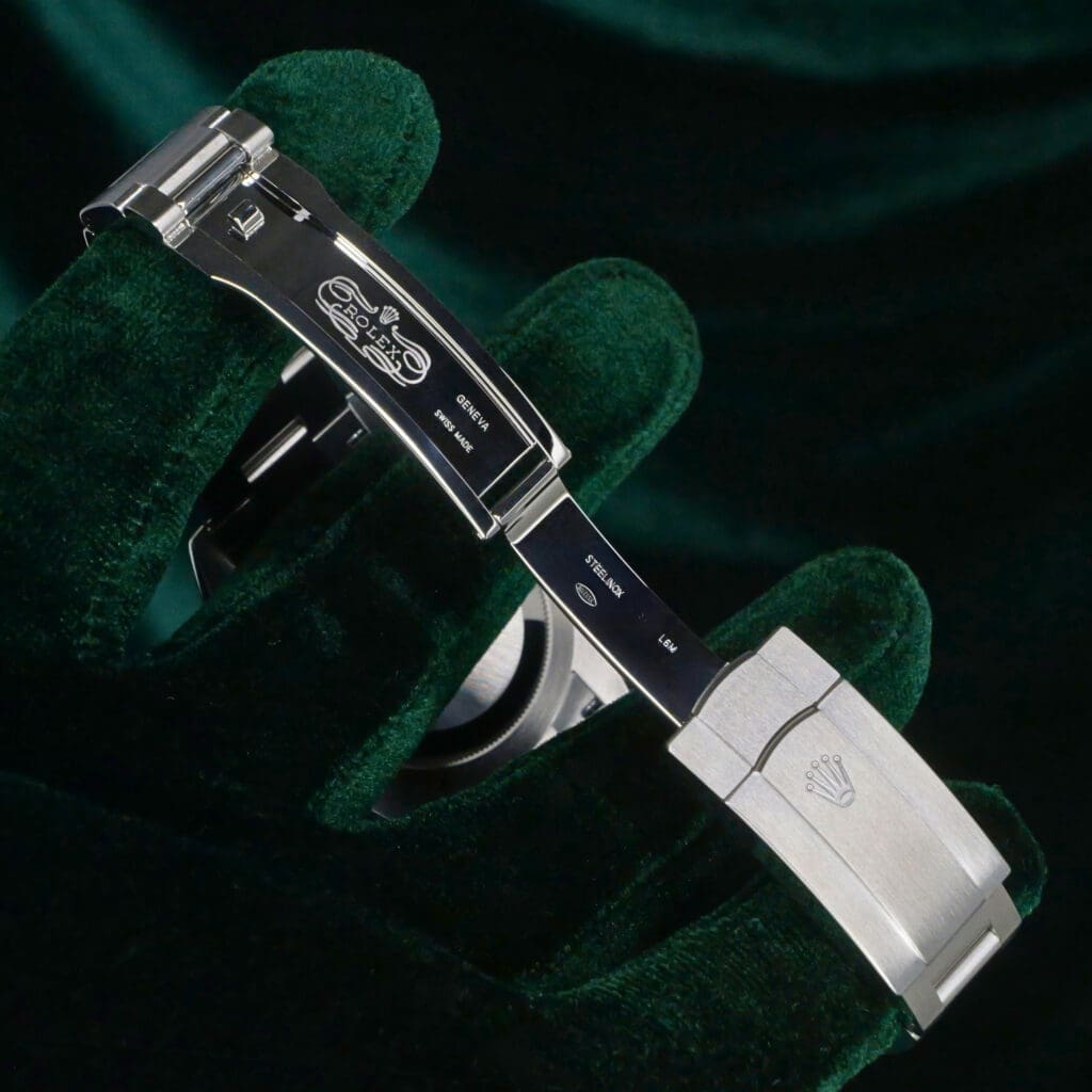 ROLEX OYSTER PERPETUAL 41 124300 clasp