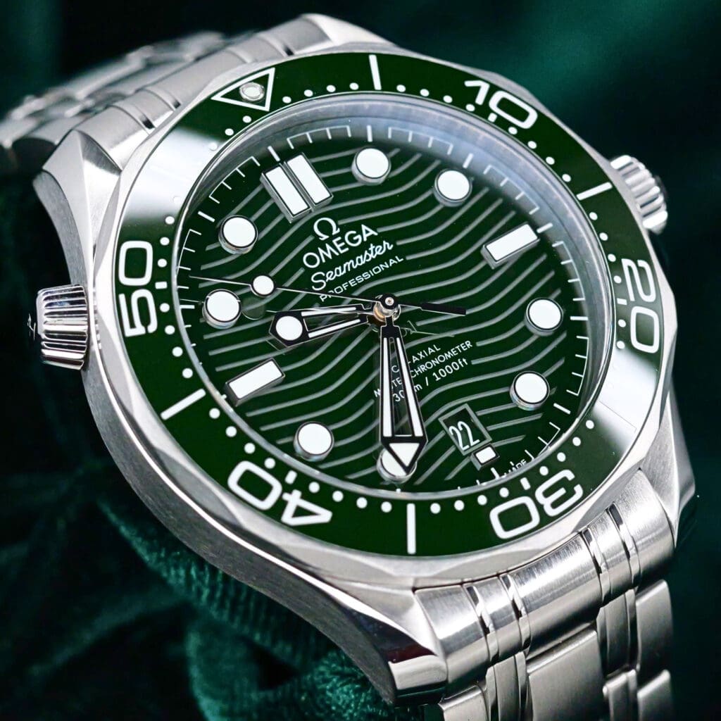 Omega Seamaster Diver 300M "Seaweed" Green Dial Green Ceramic Bezel Stainless Steel 42mm MINT CONDITION COMPLETE SET 210.30.42.20.10.001