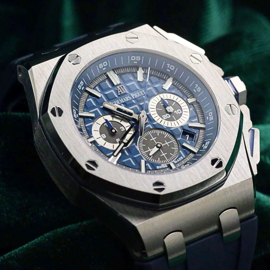 Audemars Piguet Royal Oak Offshore Chronograph Blue Dial Blue Rubber Strap Titanium 42mm MINT CONDITION COMPLETE SET 26480TI