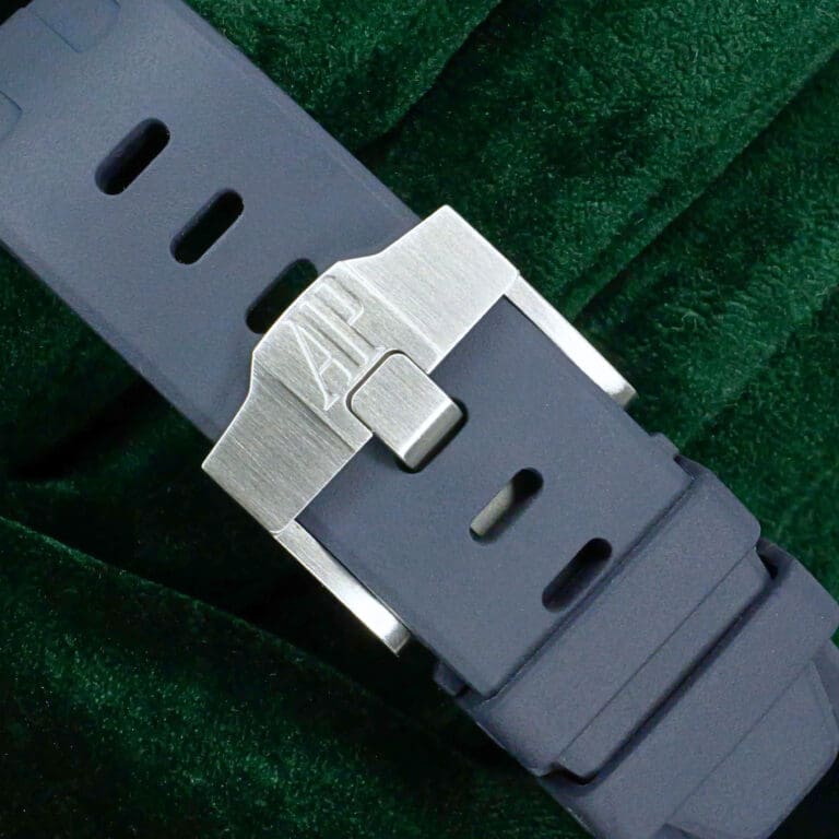 15 - buckle or clasp closed diagonal