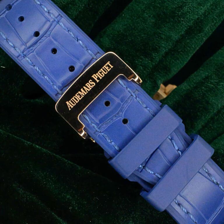 15 - buckle or clasp closed diagonal