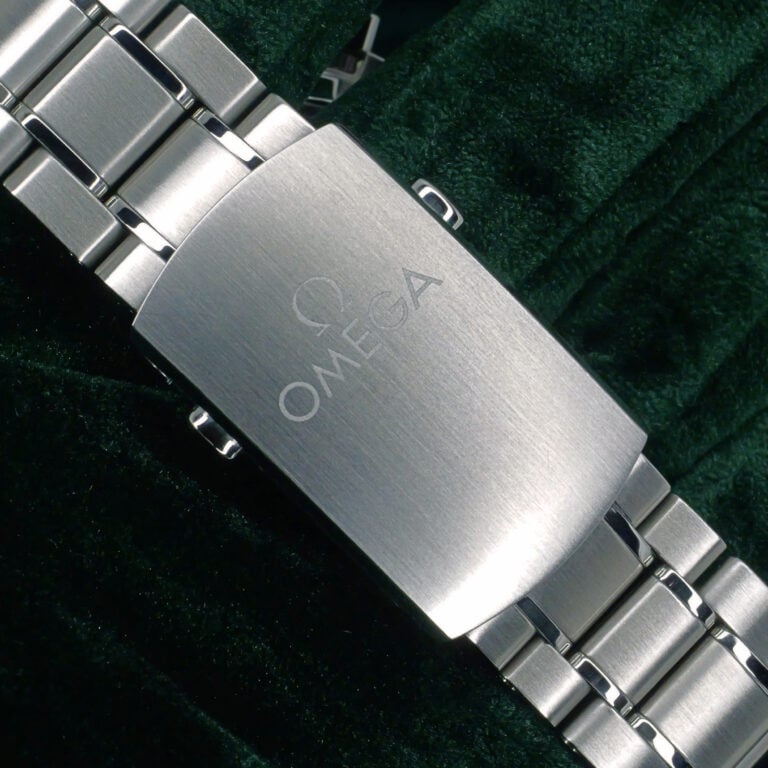 15 - buckle or clasp closed diagonal