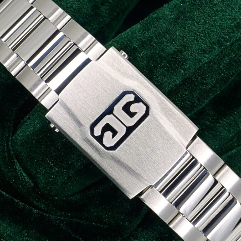 15 - buckle or clasp closed diagonal