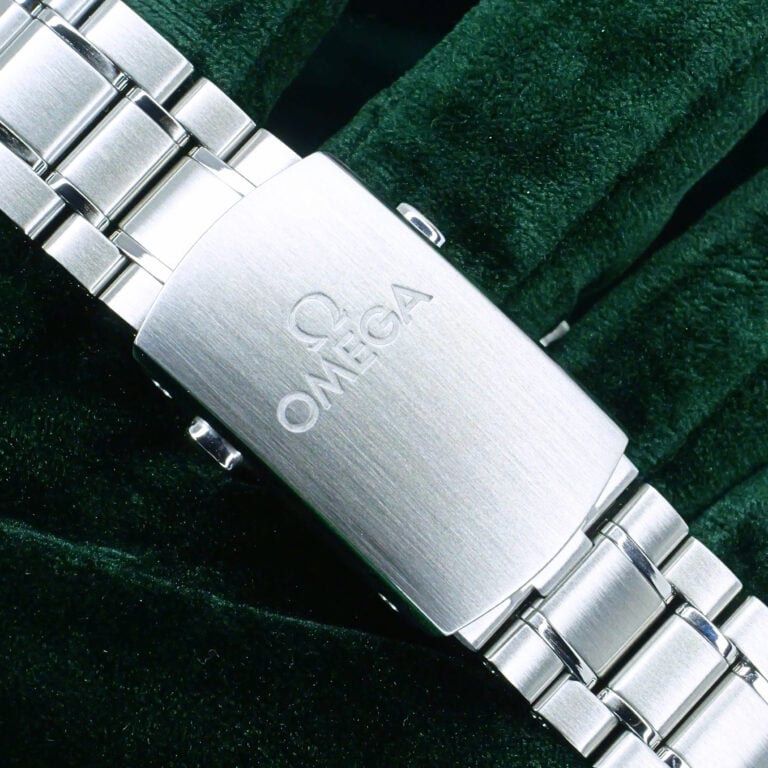 15 - buckle or clasp closed diagonal