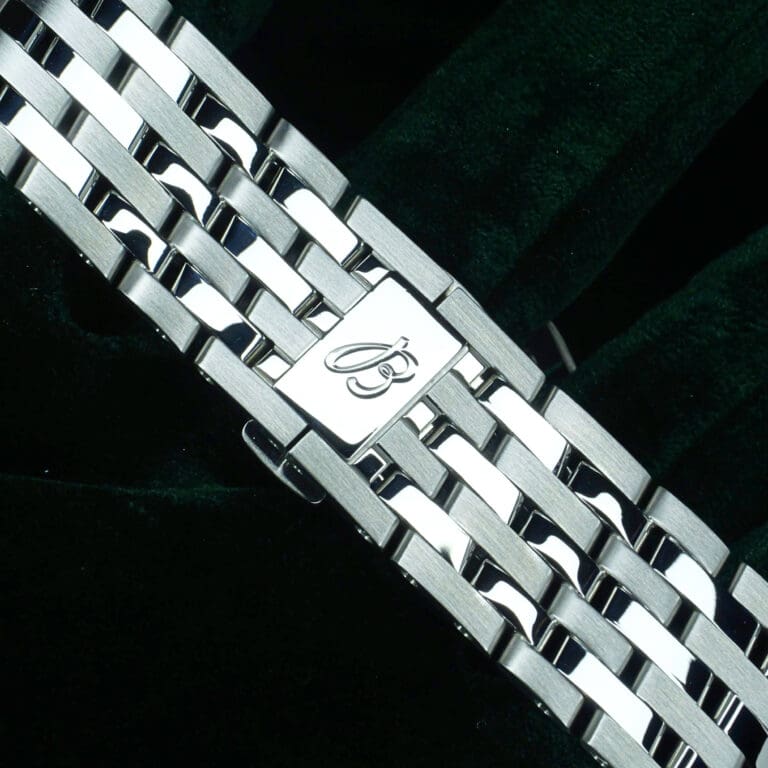 15 - buckle or clasp closed diagonal