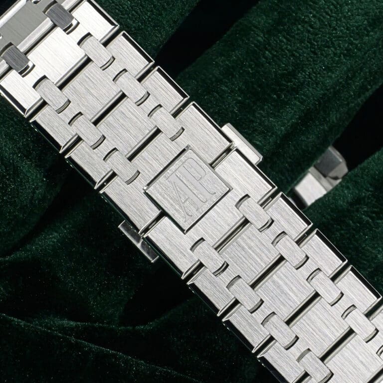 15 - buckle or clasp closed diagonal