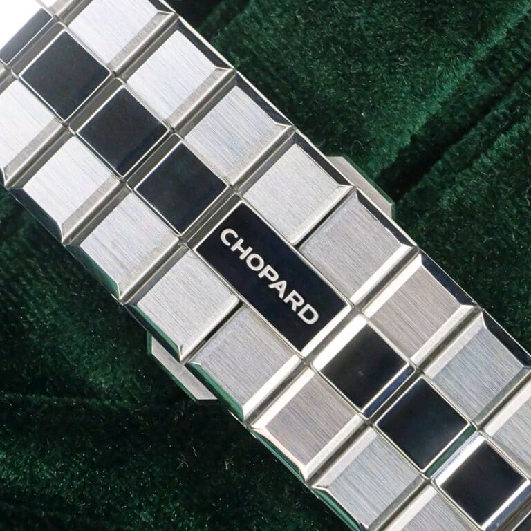 15 - buckle or clasp closed diagonal