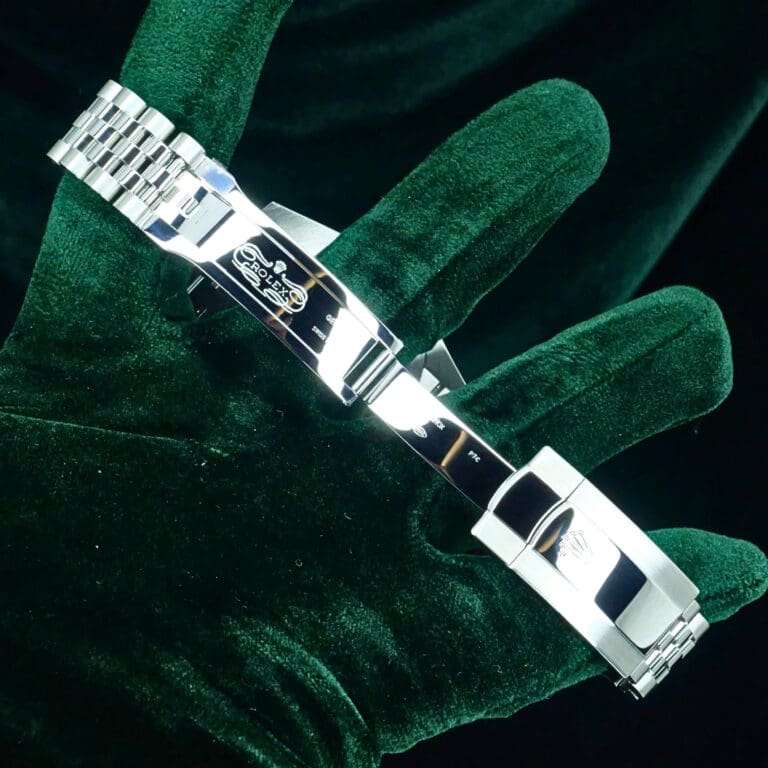 17 - buckle or clasp open