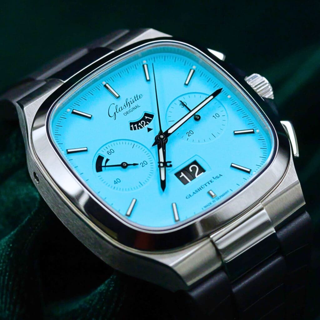 Glashütte Original Seventies Chronograpgh Panorama Date "Panoramadatum" Disco Blue Dial Black Rubber Strap Stainless Steel 40mm MINT CONDITION COMPLETE SET 1-37-02-10-02-63