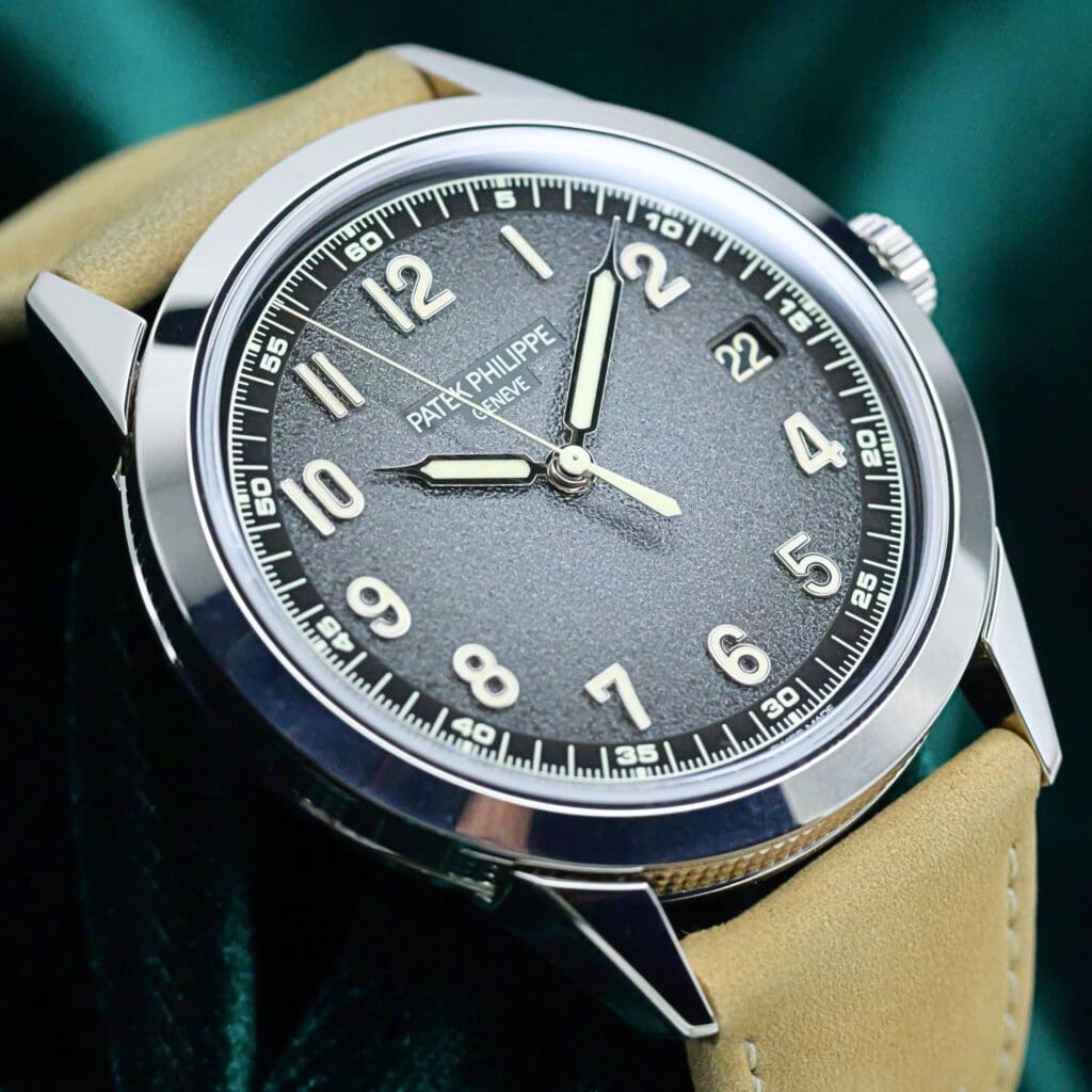2025 Patek Philippe Calatrava Charcoal Gray Dial Calf Skin Beige Strap 18K White Gold 40mm MINT CONDITION COMPLETE SET 5226G-001