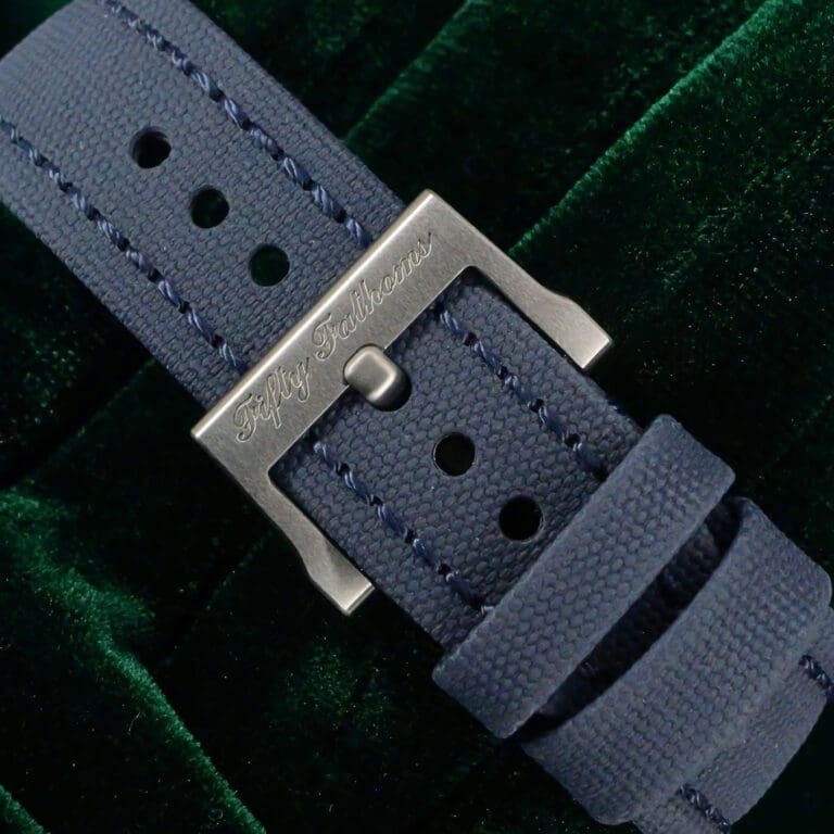 15 - buckle or clasp closed diagonal