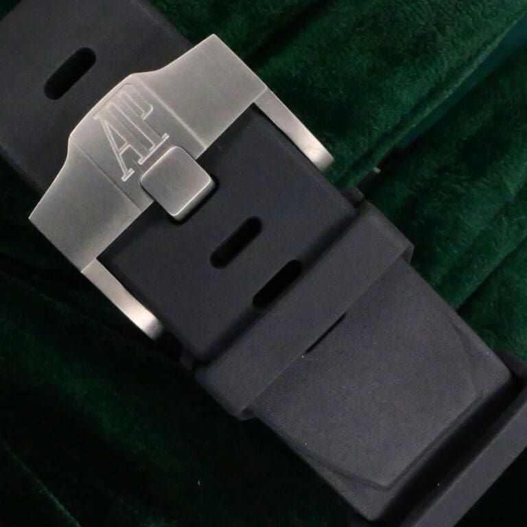 15 - buckle or clasp closed diagonal