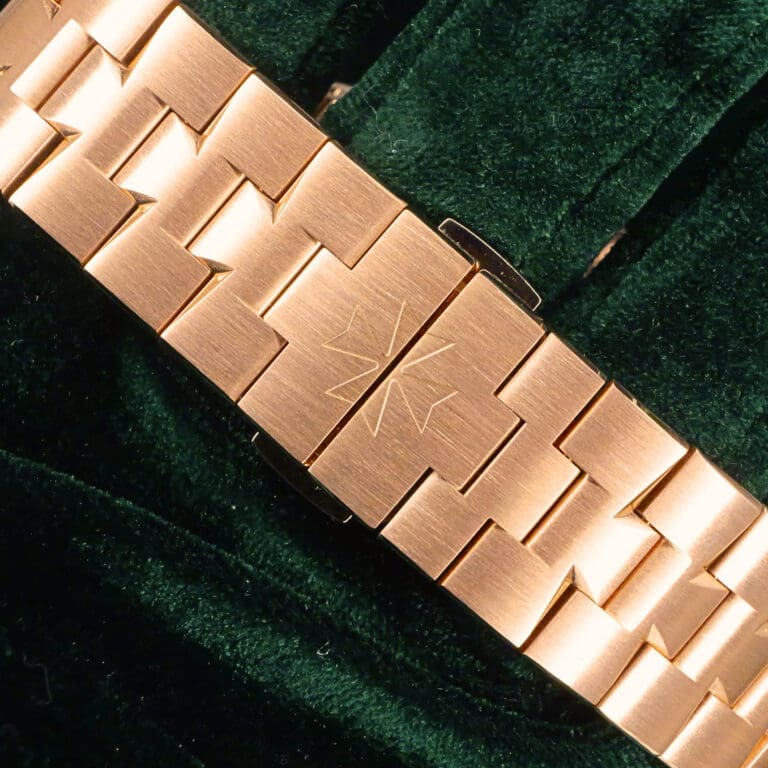 15 - buckle or clasp closed diagonal