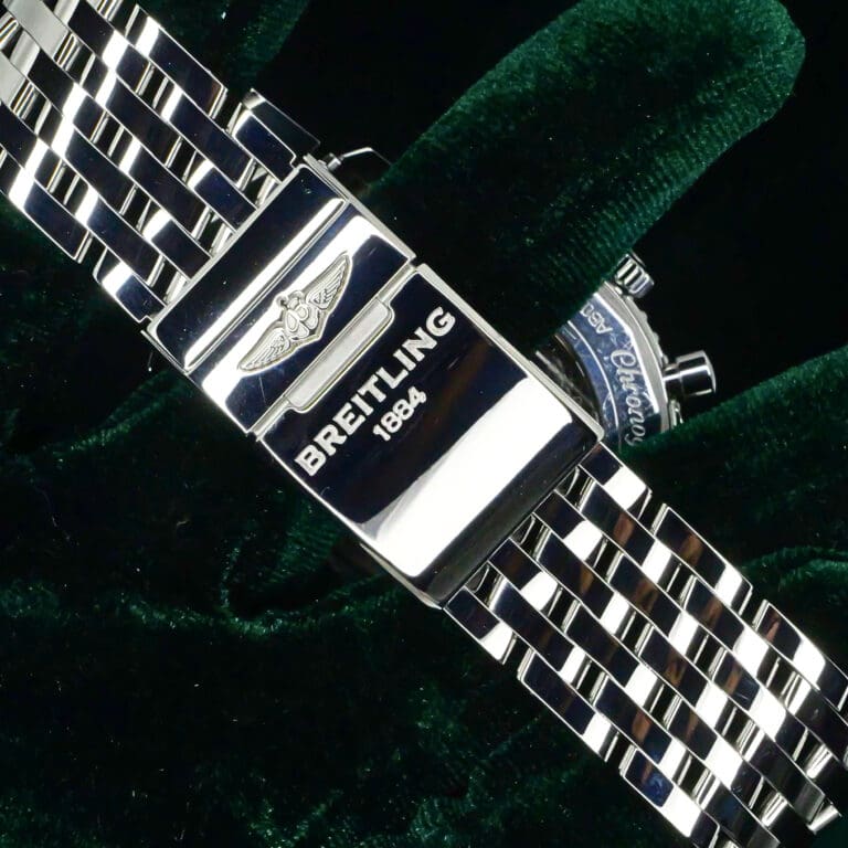 15 - buckle or clasp closed diagonal