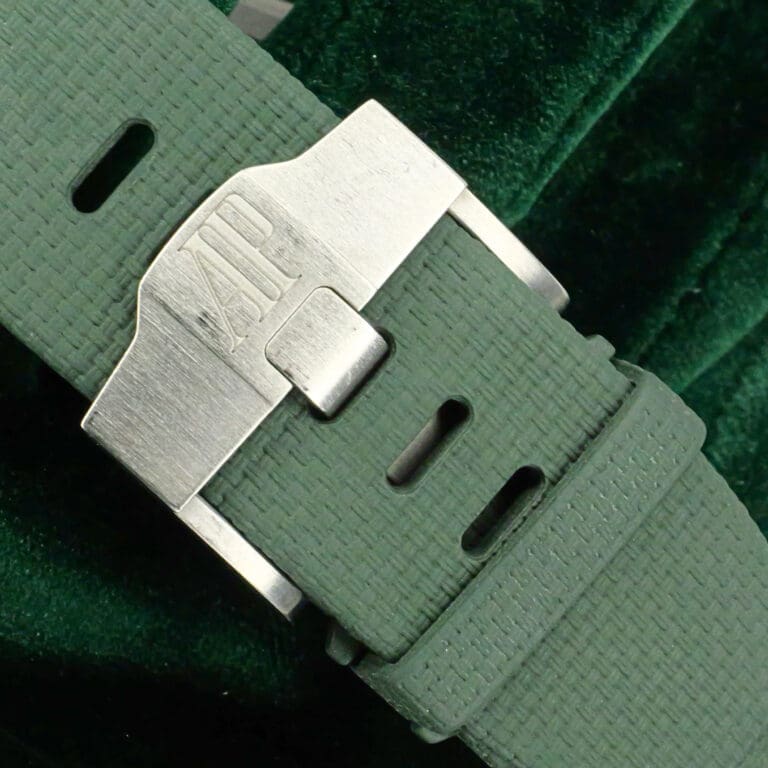 15 - buckle or clasp closed diagonal
