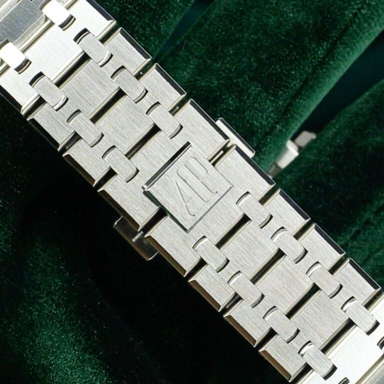 15 - buckle or clasp closed diagonal