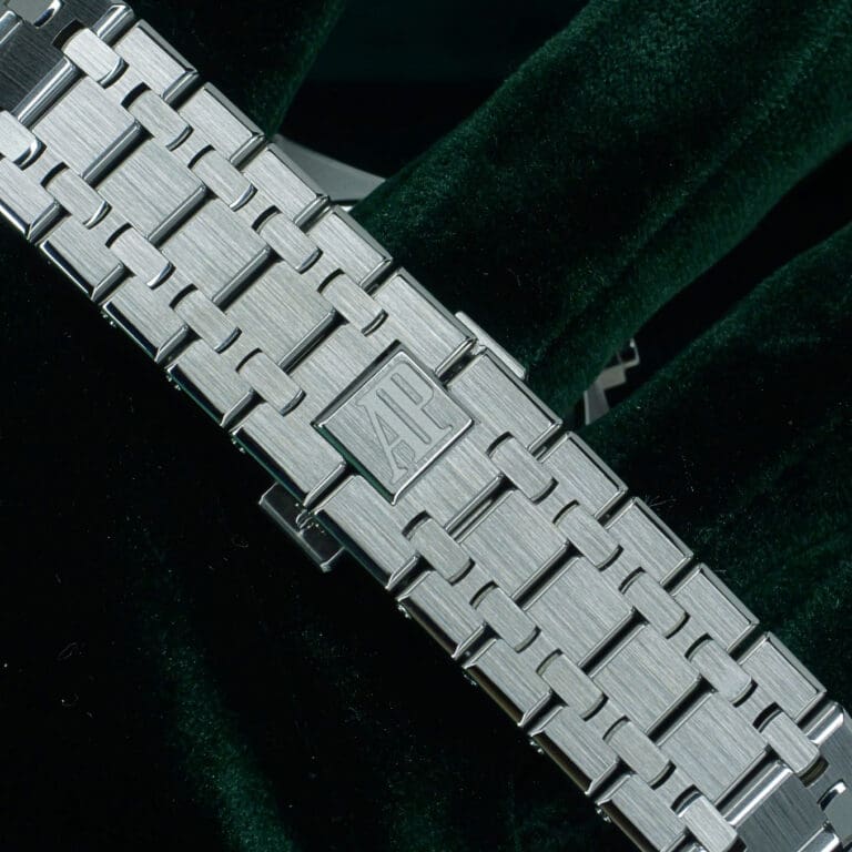 15 - buckle or clasp closed diagonal