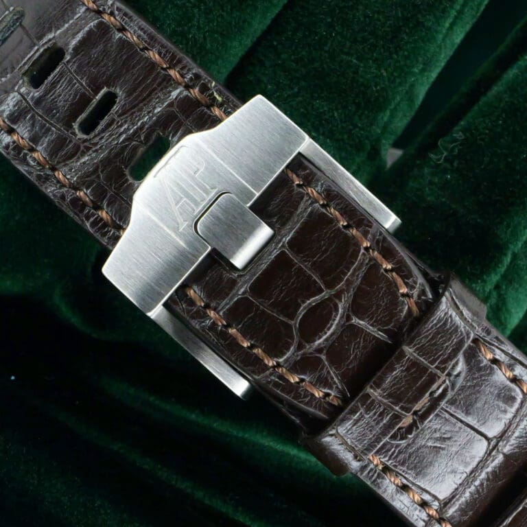 15 - buckle or clasp closed diagonal