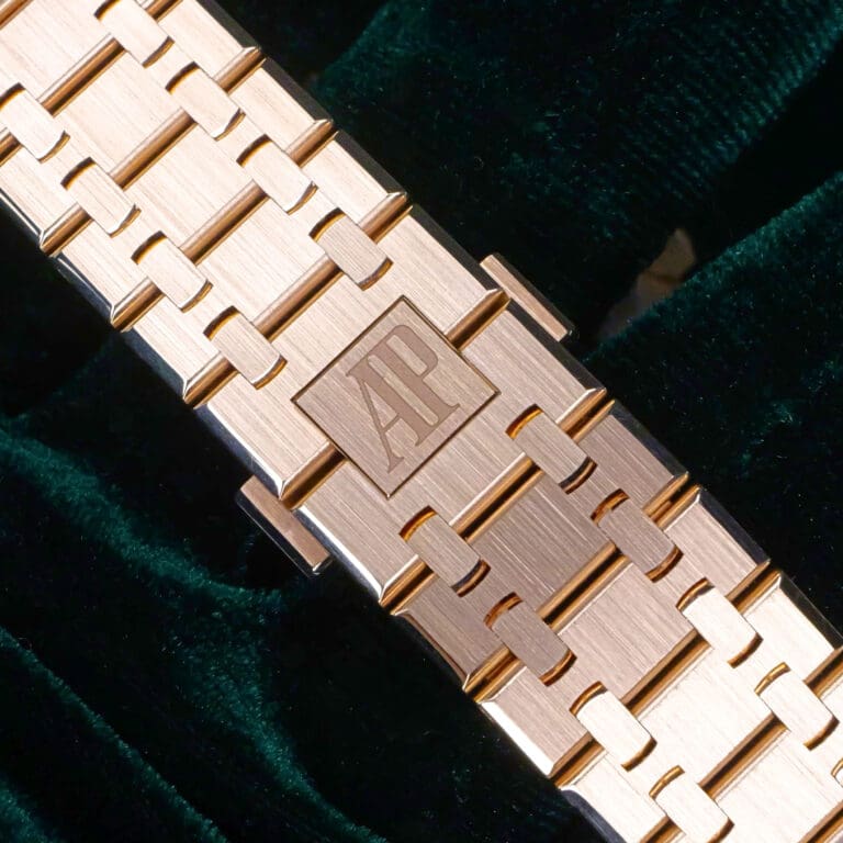 15 - buckle or clasp closed diagonal