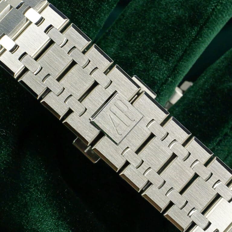 15 - buckle or clasp closed diagonal