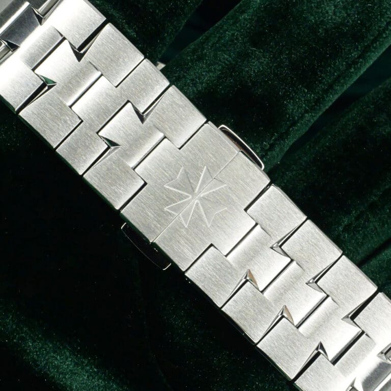 15 - buckle or clasp closed diagonal