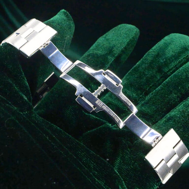 17 - buckle or clasp open