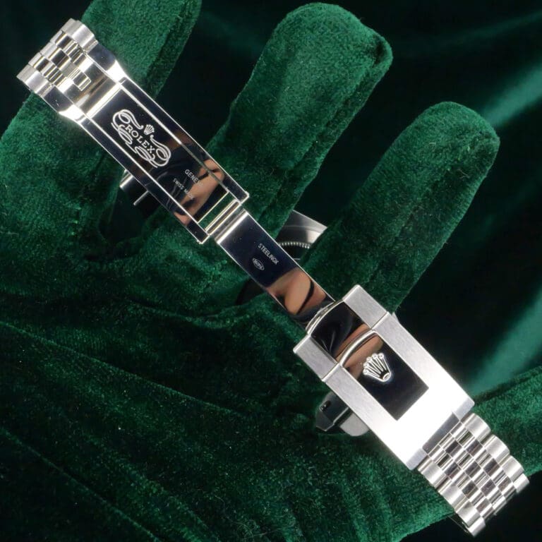 17 - buckle or clasp open