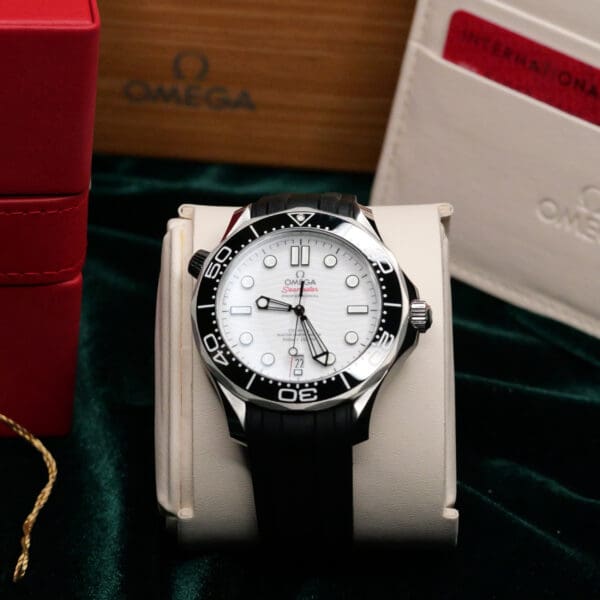2026 NEW UNWORN Omega Seamaster Diver 300M White Wave Dial Black