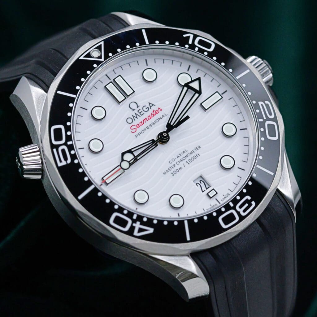 2026 NEW UNWORN Omega Seamaster Diver 300M White Wave Dial Black Rubber Strap Stainless Steel 42mm COMPLETE SET 210.32.42.20.04.001