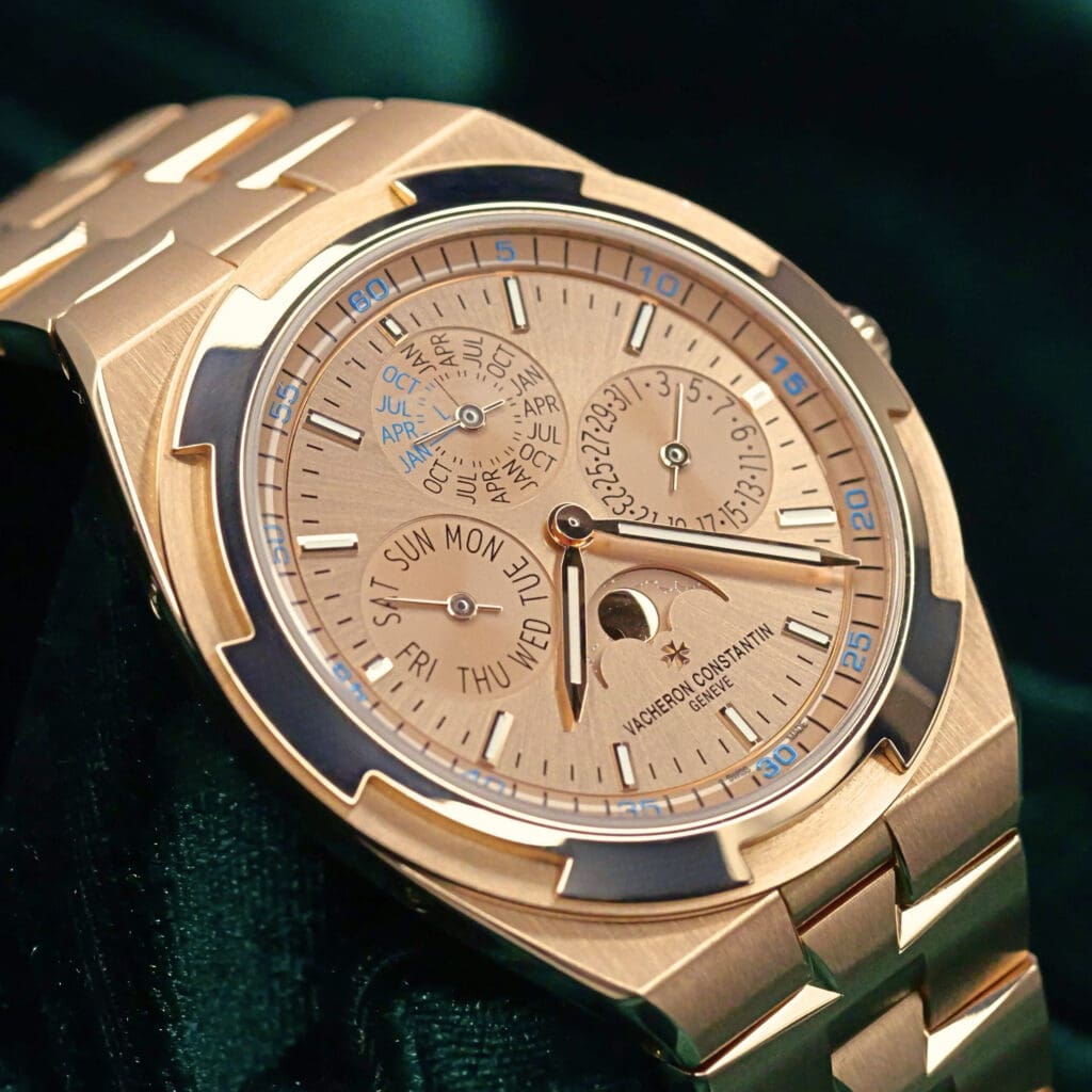2025 Vacheron Constantin Overseas Perpetual Calendar Ultra-Thin Champagne Dial 18K Rose Gold 41.5mm MINT CONDITION COMPLETE SET 4300V/220R‑H144