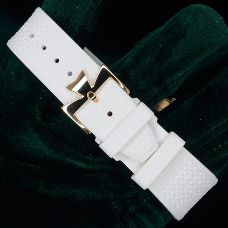 15 - buckle or clasp closed diagonal