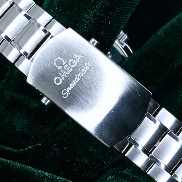 15 - buckle or clasp closed diagonal